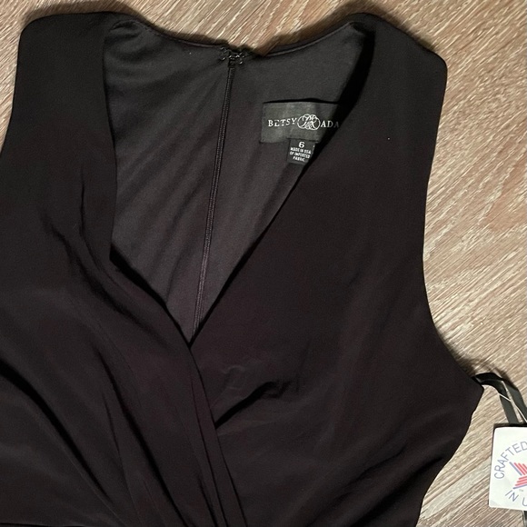 Betsy
& Adam
Ruched
Ruffle

Gown size 6 or 8P or 10  or 18W 20W dress - Picture 5 of 9